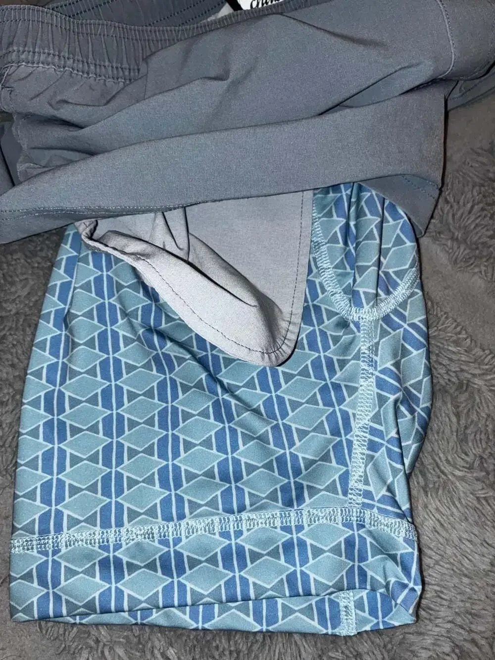 Chubbies Men's Athletic Sport Shorts with Zip Pocket Size Medium 5.5”